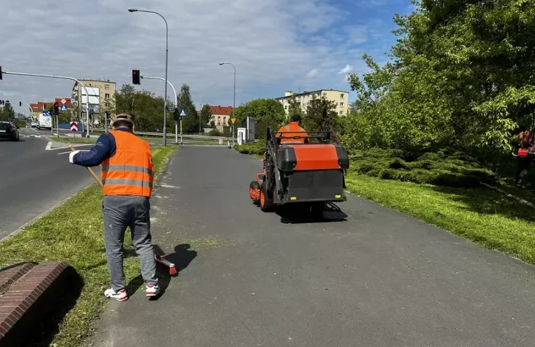 sprzątanie ulicy po wypadku